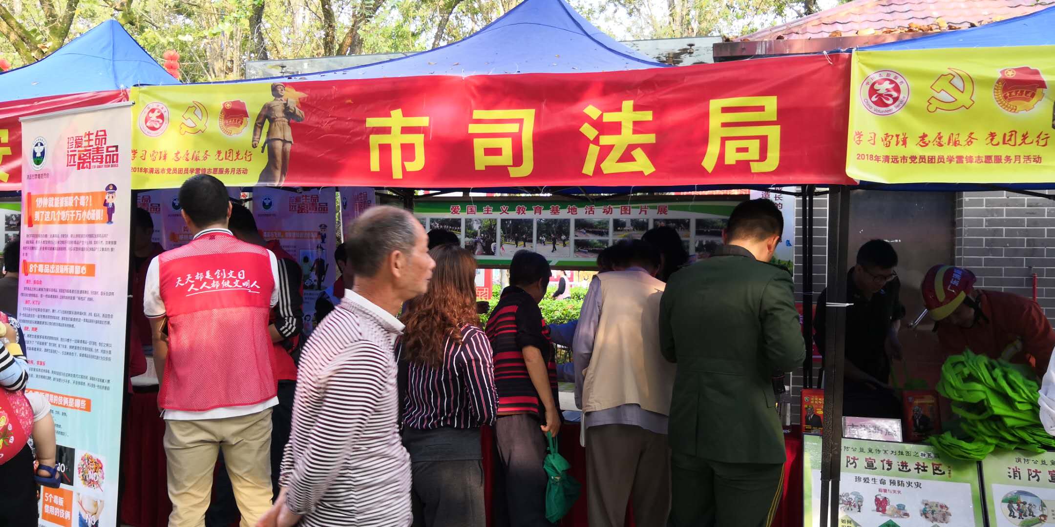 3月5日，市司法局、市委普法辦在清城區(qū)鳳城街道鳳桂園社區(qū)開展掃黑除惡、禁毒、禁賭法治宣傳活動(dòng)5.jpg